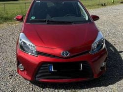 Rood Gebruikt 2014 Toyota Yaris MPV | € 12.000 (Duur)