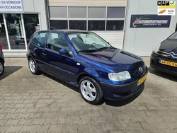 Blauw Gebruikt 2000 VW Polo Trendline Hatchback | € 950 (Eerlijke prijs)