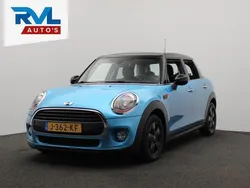 Blauw Gebruikt 2017 Mini Cooper Business Hatchback | € 14.900 (Eerlijke prijs)