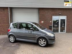 Grijs, metallic lak Gebruikt 2006 Peugeot 1007 Hatchback | € 2.999 (Iets duurder)