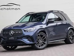 Blauw, metallic lak Gebruikt 2024 Mercedes GLE400 Premium SUV | € 96.500 (Eerlijke prijs)