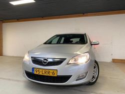 Grijs Gebruikt 2010 Opel Astra Selection Hatchback | € 5.450 (Eerlijke prijs)