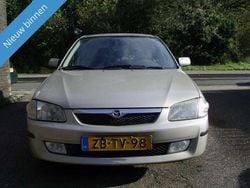 Beige, metallic lak Gebruikt 1999 Mazda 323F Hatchback | € 1.550