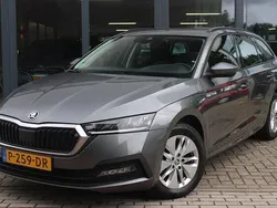Grijs Gebruikt 2022 Skoda Octavia Business Line Stationwagen | € 19.950 (Goede deal)