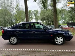 Blauw Gebruikt 1999 Ford Mondeo Business Edition Hatchback | € 1.299