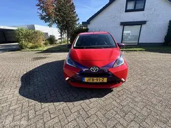 Rood Gebruikt 2014 Toyota Aygo X-play Hatchback | € 4.950 (Goede deal)