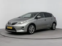 Grijs metallic Gebruikt 2013 Toyota Auris Hatchback | € 14.450 (Iets duurder)