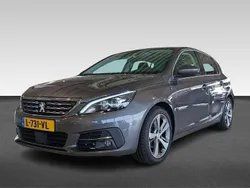 Grijs, metallic lak Gebruikt 2020 Peugeot 308 GT-line Hatchback | € 16.930 (Eerlijke prijs)