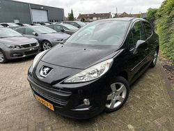 Zwart, metallic lak Gebruikt 2011 Peugeot 207 Allure Hatchback | € 1.950 (Super prijs)