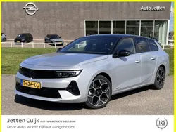 Grijs, metallic lak Gebruikt 2023 Opel Astra Ultimate Stationwagen | € 31.845 (Iets duurder)