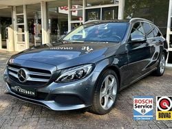 Grijs, metallic lak Gebruikt 2018 Mercedes C350e Avantgarde Stationwagen | € 22.400 (Eerlijke prijs)