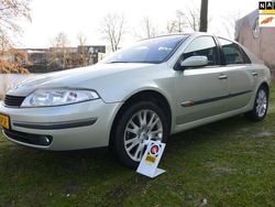 Geel Gebruikt 2002 Renault Laguna II Hatchback | € 1.950