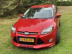 Rood Gebruikt 2014 Ford Focus Titanium Stationwagen | € 7.499 (Duur)