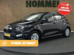 Zwart Gebruikt 2025 Toyota Yaris Hybrid Comfort Hatchback | € 25.645 (Eerlijke prijs)