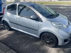 Grijs Gebruikt 2009 Peugeot 107 Hatchback | € 1.850 (Eerlijke prijs)