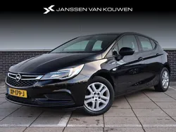 Zwart Gebruikt 2019 Opel Astra Edition Hatchback | € 13.890 (Eerlijke prijs)
