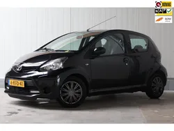 Zwart Gebruikt 2013 Toyota Aygo Hatchback | € 6.250 (Eerlijke prijs)