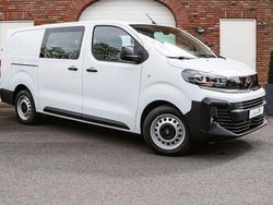 Wit Gebruikt 2024 Opel Vivaro Van | € 29.800 (Eerlijke prijs)
