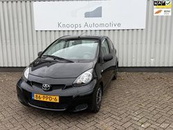 Zwart Gebruikt 2011 Toyota Aygo Cool Hatchback | € 3.445 (Eerlijke prijs)
