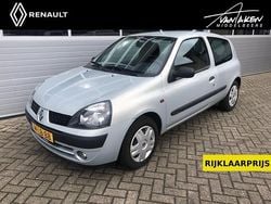 Grijs Gebruikt 2002 Renault Clio II Expression Hatchback | € 2.450 (Goede deal)