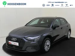 Grijs Gebruikt 2022 Audi A3 Sportback Basis Hatchback | € 26.450 (Super prijs)
