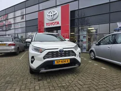 Wit Gebruikt 2019 Toyota RAV4 Hybrid Executive SUV | € 30.950 (Eerlijke prijs)