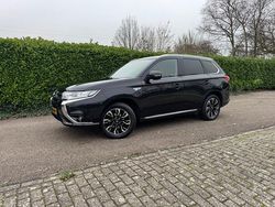 Zwart Gebruikt 2015 Mitsubishi Outlander Edition SUV | € 12.945 (Eerlijke prijs)