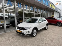 Grijs Gebruikt 2024 VW T-Roc Style SUV | € 32.999 (Goede deal)