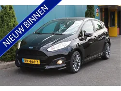 Zwart Gebruikt 2016 Ford Fiesta ST-Line Hatchback | € 8.450 (Eerlijke prijs)