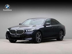 Zwart, metallic lak Nieuw 2025 BMW 530e M Sport Sedan | € 83.163 (Goede deal)