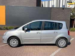 Grijs Gebruikt 2011 Renault Grand Modus Dynamique MPV | € 2.750 (Goede deal)