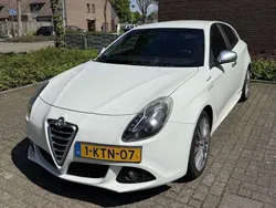 Wit Gebruikt 2013 Alfa Romeo Giulietta Distinctive Hatchback | € 9.500 (Eerlijke prijs)