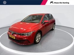 Rood Gebruikt 2023 VW Golf VIII Life Hatchback | € 25.740 (Goede deal)