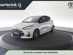 Wit, metallic lak Gebruikt 2022 Toyota Yaris Sport Hatchback | € 26.950 (Eerlijke prijs)