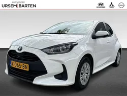 Wit, metallic lak Gebruikt 2023 Toyota Yaris Active Hatchback | € 20.930 (Eerlijke prijs)