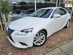 Wit (metallic) Gebruikt 2014 Lexus IS300h Luxury Line Sedan | € 21.950 (Duur)