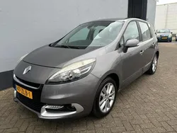 Grijs, metallic lak Gebruikt 2013 Renault Scénic III Collection MPV | € 5.450 (Goede deal)