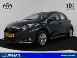 Zwart Gebruikt 2025 Toyota Yaris Hybrid Active Hatchback | € 29.445 (Duur)