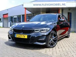 Zwart Gebruikt 2021 BMW 330 M Sport Stationwagen | € 23.950 (Goede deal)