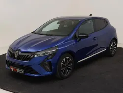 Blauw metallic Gebruikt 2024 Renault Clio V Techno Hatchback | € 20.695 (Eerlijke prijs)