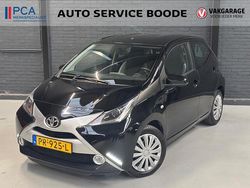 Zwart Gebruikt 2017 Toyota Aygo X-play Hatchback | € 6.725 (Eerlijke prijs)