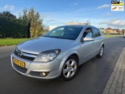 Grijs Gebruikt 2004 Opel Astra Cosmo Hatchback | € 1.799 (Eerlijke prijs)