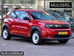 Rood Nieuw 2025 Fiat Grande Panda Red Hatchback | € 22.841 (Super prijs)