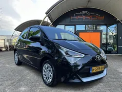 Zwart Gebruikt 2019 Toyota Aygo X-play Hatchback | € 11.280 (Eerlijke prijs)