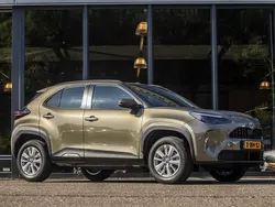 Groen, metallic lak Gebruikt 2024 Toyota Yaris Cross Active SUV | € 28.500 (Eerlijke prijs)