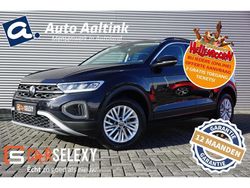 Zwart Gebruikt 2024 VW T-Roc Edition SUV | € 25.880 (Eerlijke prijs)