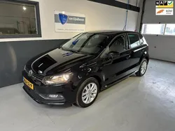 Zwart, metallic lak Gebruikt 2017 VW Polo Comfortline Hatchback | € 10.950 (Eerlijke prijs)