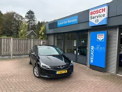 Zwart Gebruikt 2020 Opel Astra Edition Hatchback | € 13.950 (Eerlijke prijs)