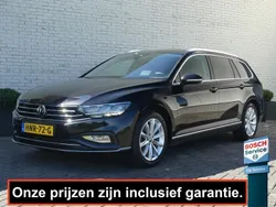 Zwart Gebruikt 2022 VW Passat Elegance Sedan | € 27.500 (Eerlijke prijs)