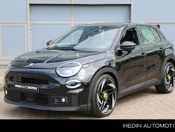 Zwart Nieuw 2025 Abarth 600e Turismo SUV | € 39.990